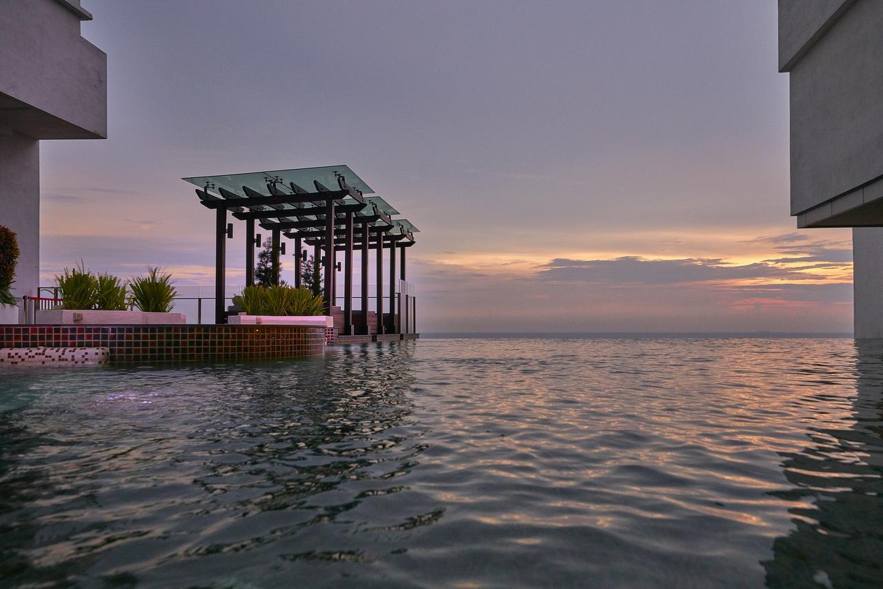 马六甲哈登广场酒店 Malacca 外观 照片 Infinity pool at the 39th floor